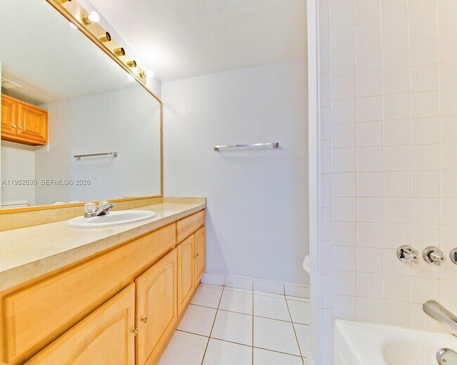 Building Photo - 505 S Pine Island Rd