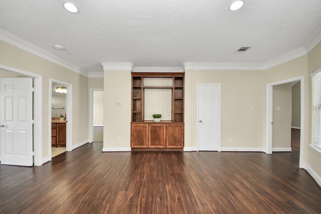 Building Photo - 1493 Silverado Dr