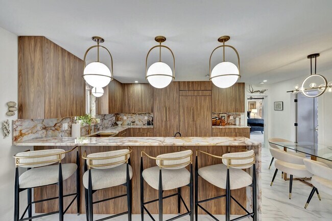 Building Photo - 1981 Coral Gardens Dr