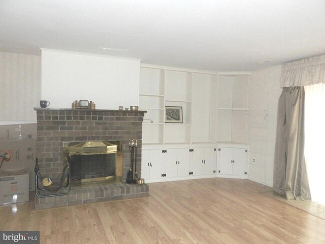 Building Photo - 17 Theo Ln
