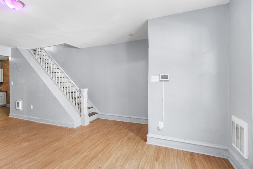 Building Photo - 1624 Edgley St