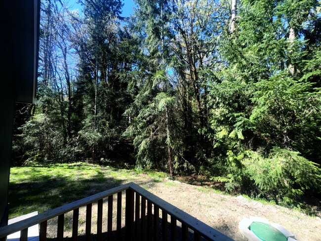 Building Photo - Remodeled 1BR Cottage on Private Wooded Lot