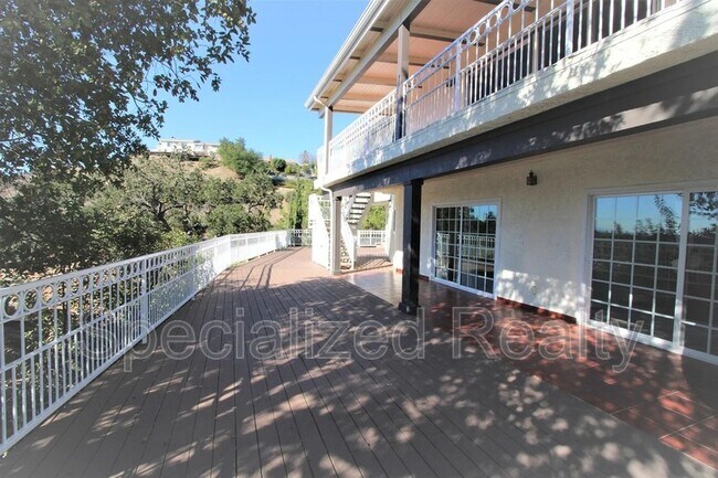 Building Photo - 3694 Berwick Dr