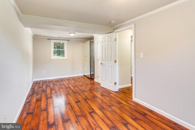 Building Photo - 3101 Burbank Ln