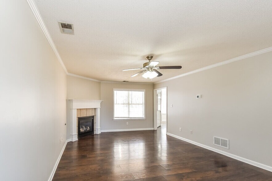 Building Photo - 2351 Mason Dr