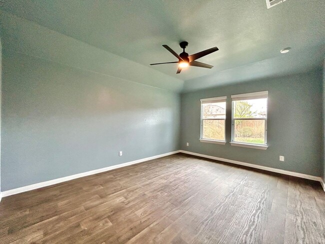 Building Photo - Beautiful 4/BR 2/BA Contemporary Home with Patio, Garage & Laundry Room