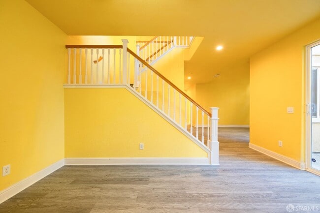 Building Photo - 5476 Summerfield Dr