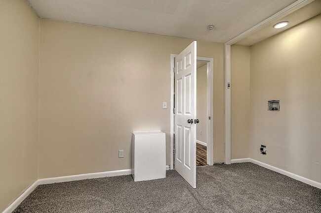 Building Photo - 214 Taylor Ave