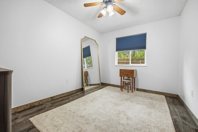 Building Photo - 710 4th St