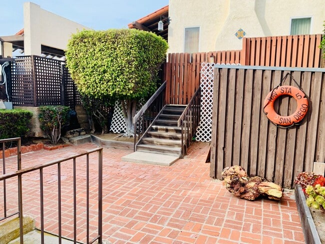 Building Photo - 1BD/1BA LA JOLLA COTTAGE ACROSS FROM WINDANSEA! AVAILABLE JUNE FOR $2,895/mo!