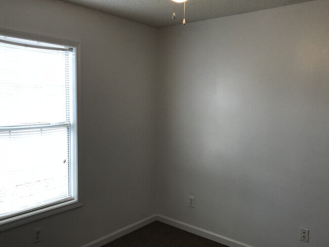 Building Photo - Pet Friendly 3 Bedroom, 2 Bath Duplex in C...