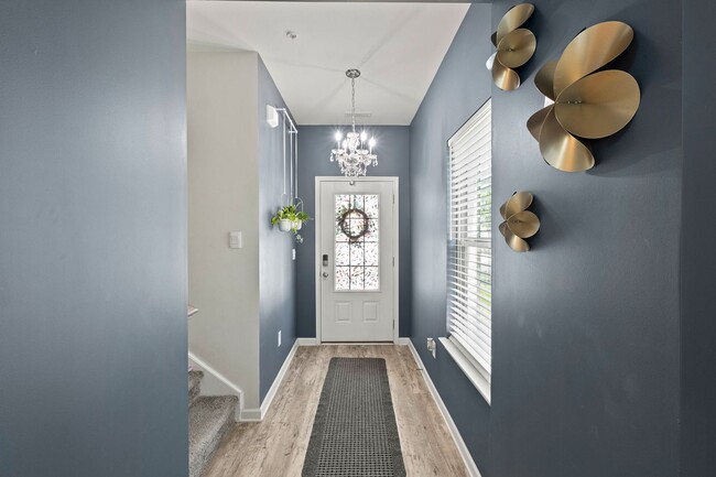 Building Photo - Gorgeous 3 BR/2.5 BA Townhome in Marietta-...
