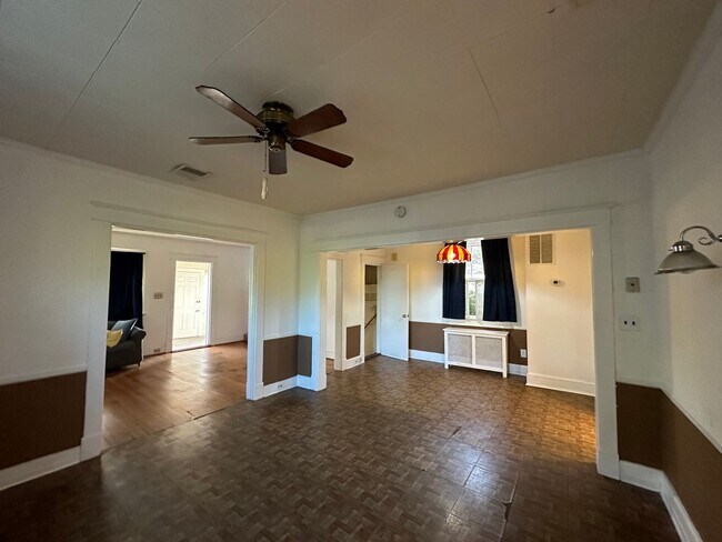 Building Photo - Charming 3 Bedroom/1.5 Bathroom Home in Ha...