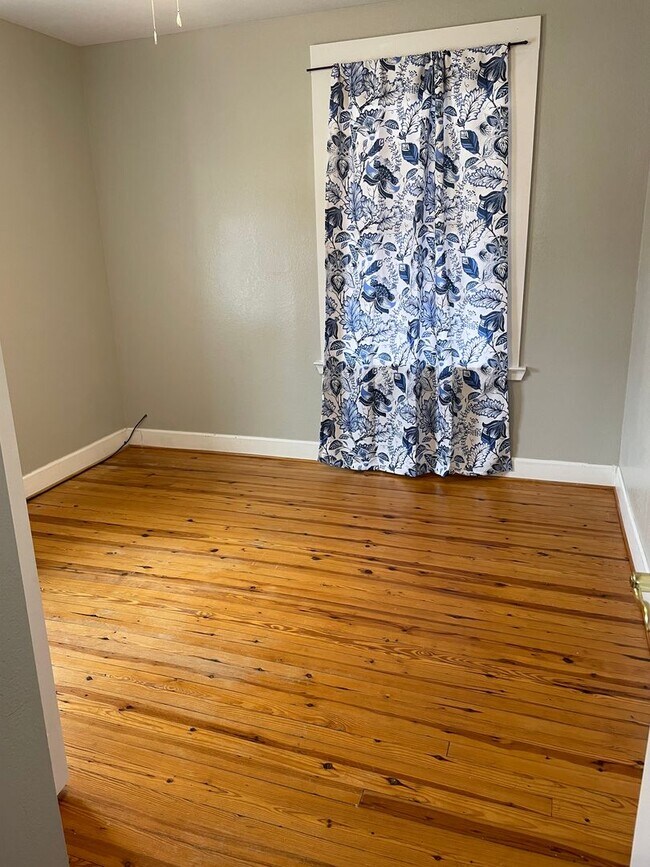 Building Photo - Willow Street