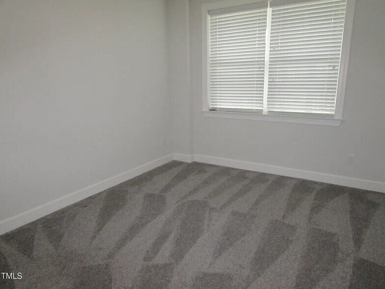 Building Photo - 6633 Penfield St