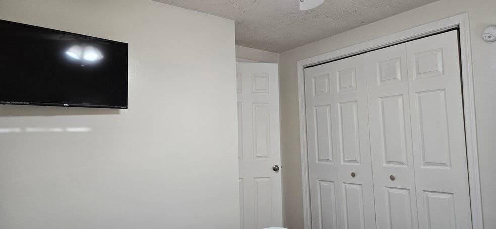 Bedroom 2 - 72 E Grand Ave