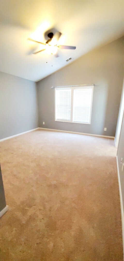 Building Photo - 3 Bedroom/2 Bath Charming Ranch
