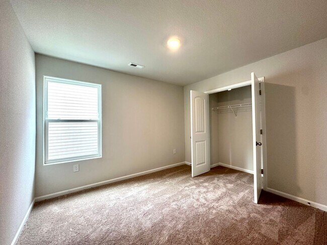 Building Photo - Beautiful 4BR/2.5BA Home in Charlotte!