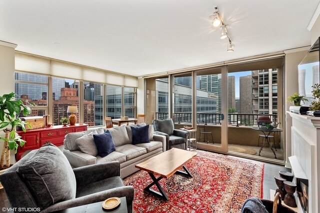 Building Photo - 200 N Jefferson St