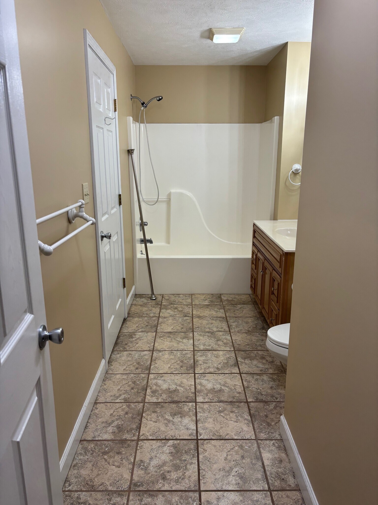 Building Photo - 710 Forest Dr