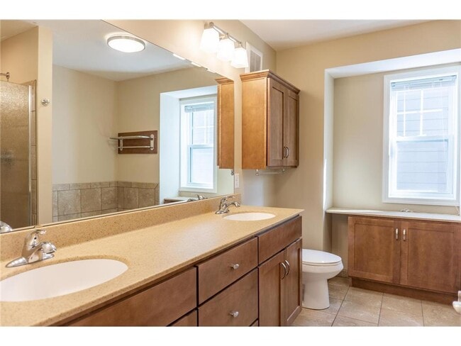 Building Photo - 2974 Clover Ridge Dr