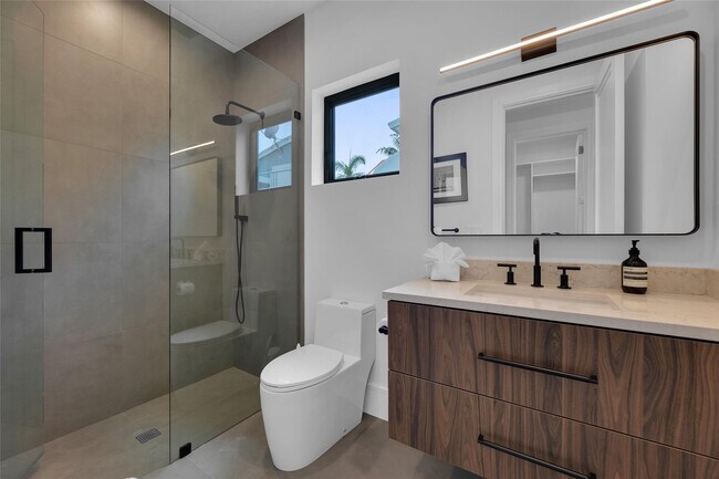 Building Photo - 1730 SE 13th St