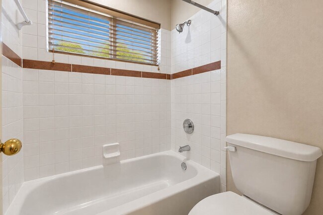 Building Photo - 3207 Hickory Knoll Dr