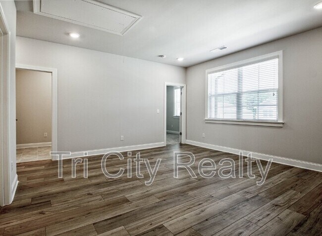 Building Photo - 602 Skye Ct