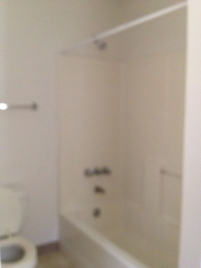 Building Photo - Fresh Interior