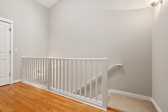 Building Photo - Immaculate Urban Townhome in Famed Alaska ...