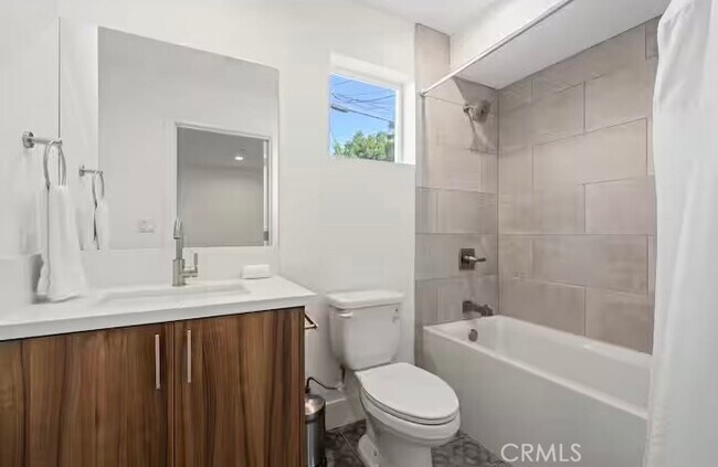 Building Photo - 5637 Klump Ave