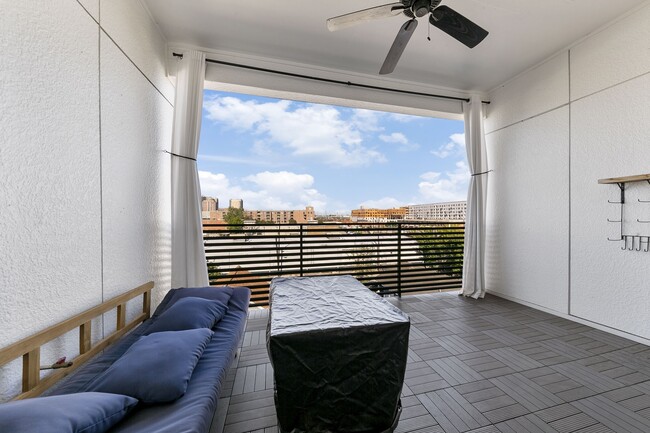 Building Photo - 2412 Canal St