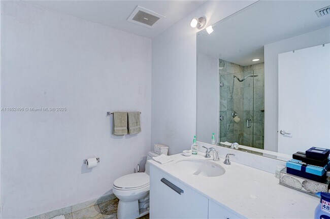 Building Photo - 1060 Brickell Ave