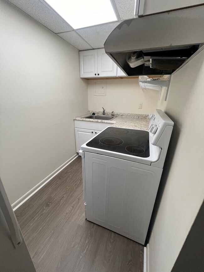 Building Photo - 1 Bd / 1 Bth Warminster Condo