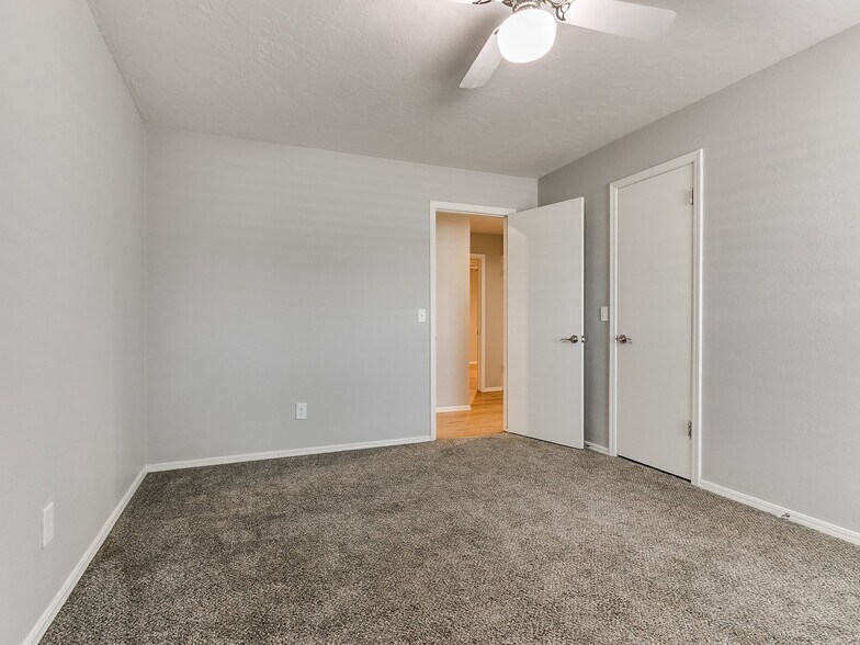 Building Photo - 9906 Mantle Dr