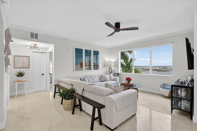 Building Photo - 675 NW Flagler Ave