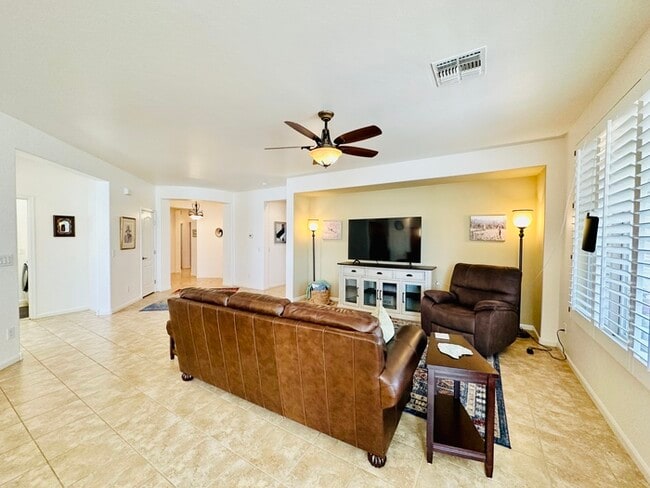 Building Photo - Long Term Fully Furnished 2 Bedroom with D...