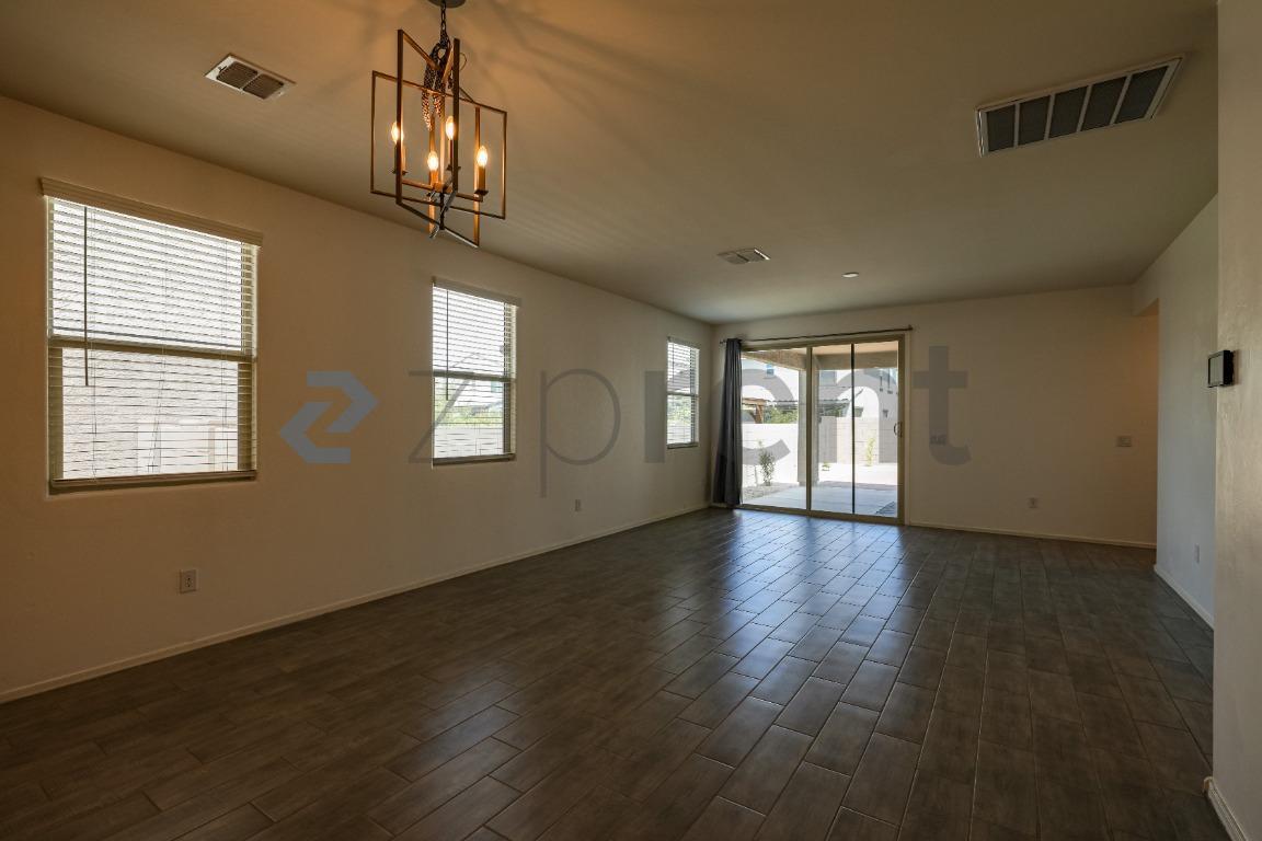 Building Photo - Unit