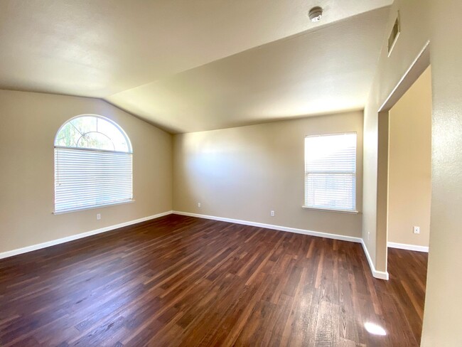 Building Photo - $2,295 Beautiful 3 Bedroom Home- Valentine...