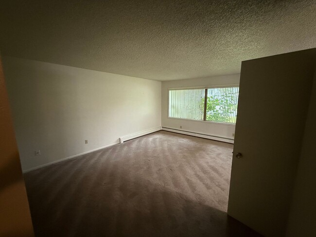 Building Photo - 6949 Windsor Pl