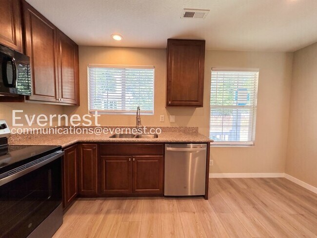 Building Photo - PROMO: Get 1 Month FREE when you sign a 2-Year Lease!/3 bed/2 bath Spacious Home with Modern Amen...