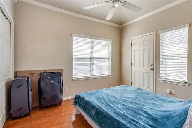 Building Photo - 3011 Speedway