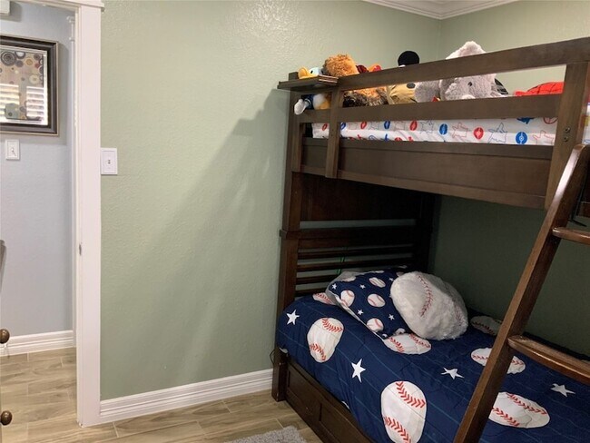 Building Photo - 15506 Red Pine Ridge Way