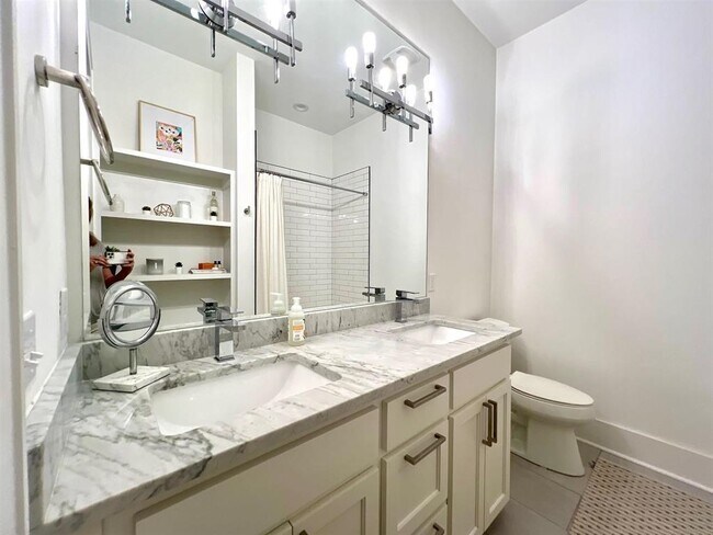 Building Photo - 1543 Pine St