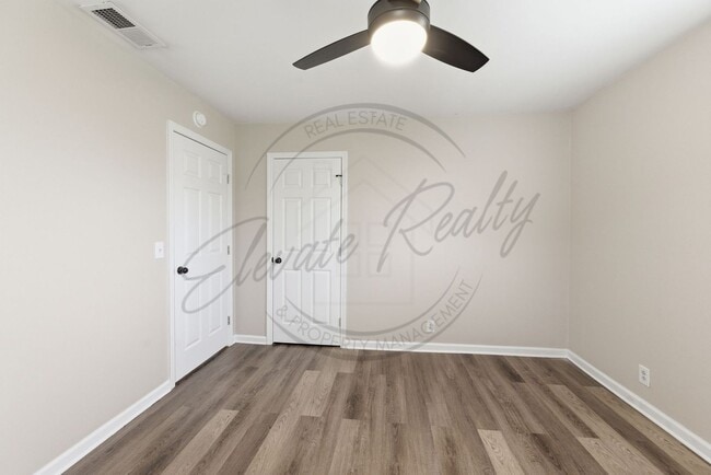 Building Photo - Two Bedroom Ranch Duplex in Hermitage with Updates and on Special!