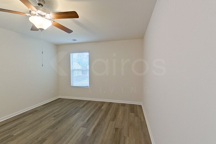 Building Photo - 121 Overstreet Way