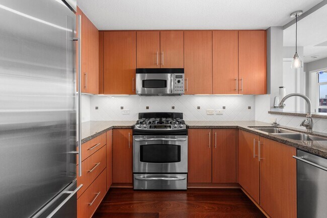 Building Photo - 325 Seventh Ave