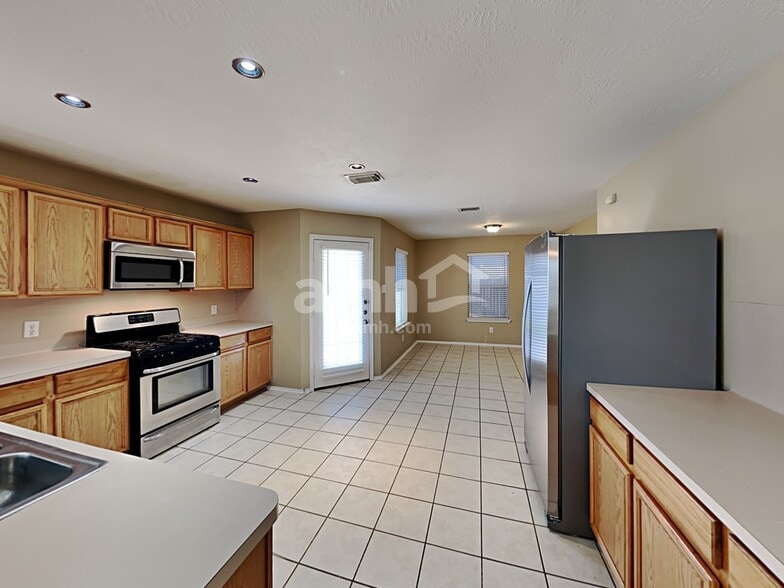 Building Photo - 5446 Aloe Ave