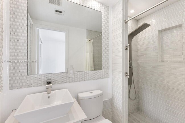 Building Photo - 610 Sabal Palm Rd