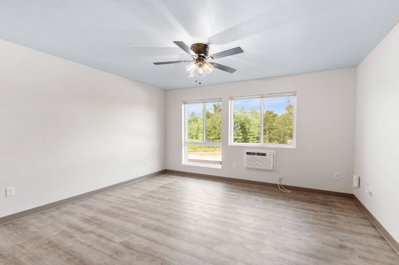 Building Photo - 352 Deschane Ave